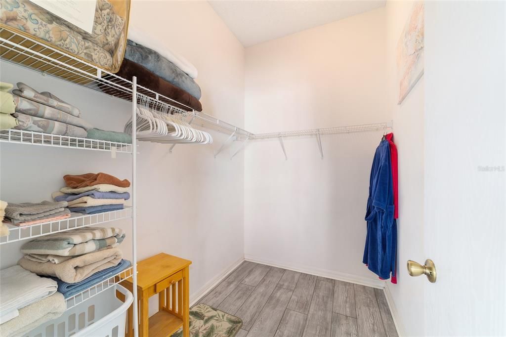 For Sale: $299,900 (2 beds, 2 baths, 1165 Square Feet)