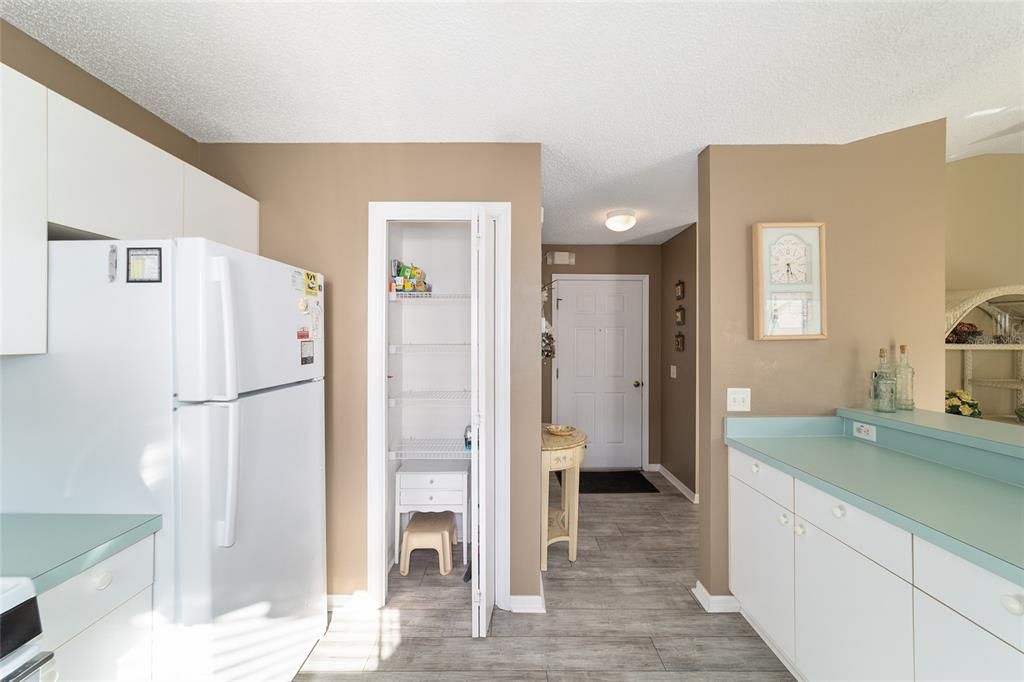 For Sale: $299,900 (2 beds, 2 baths, 1165 Square Feet)