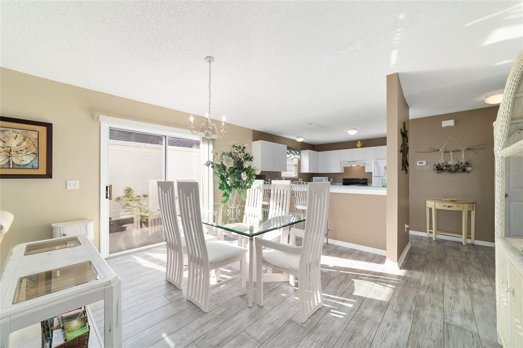 For Sale: $299,900 (2 beds, 2 baths, 1165 Square Feet)