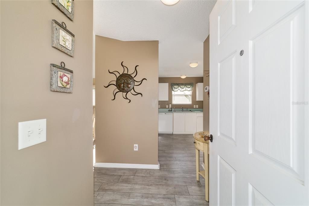 For Sale: $299,900 (2 beds, 2 baths, 1165 Square Feet)