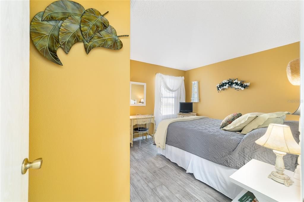 For Sale: $299,900 (2 beds, 2 baths, 1165 Square Feet)