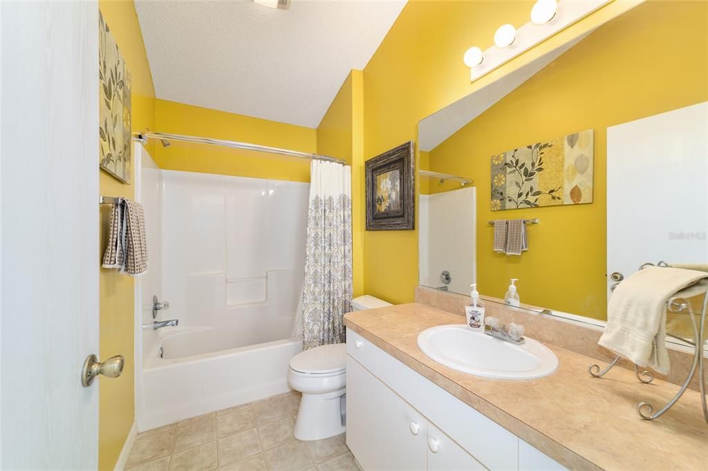 For Sale: $299,900 (2 beds, 2 baths, 1165 Square Feet)