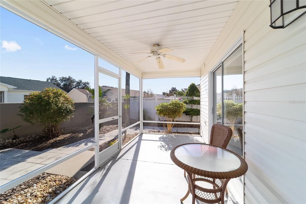 For Sale: $299,900 (2 beds, 2 baths, 1165 Square Feet)