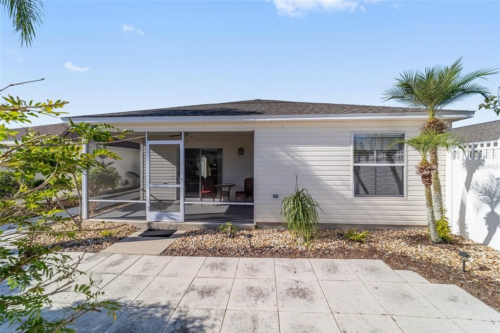 For Sale: $299,900 (2 beds, 2 baths, 1165 Square Feet)