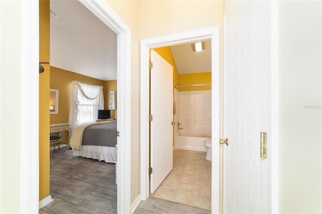 For Sale: $299,900 (2 beds, 2 baths, 1165 Square Feet)