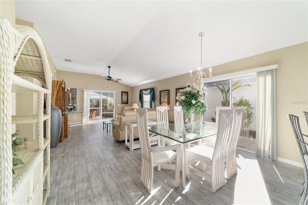 For Sale: $299,900 (2 beds, 2 baths, 1165 Square Feet)