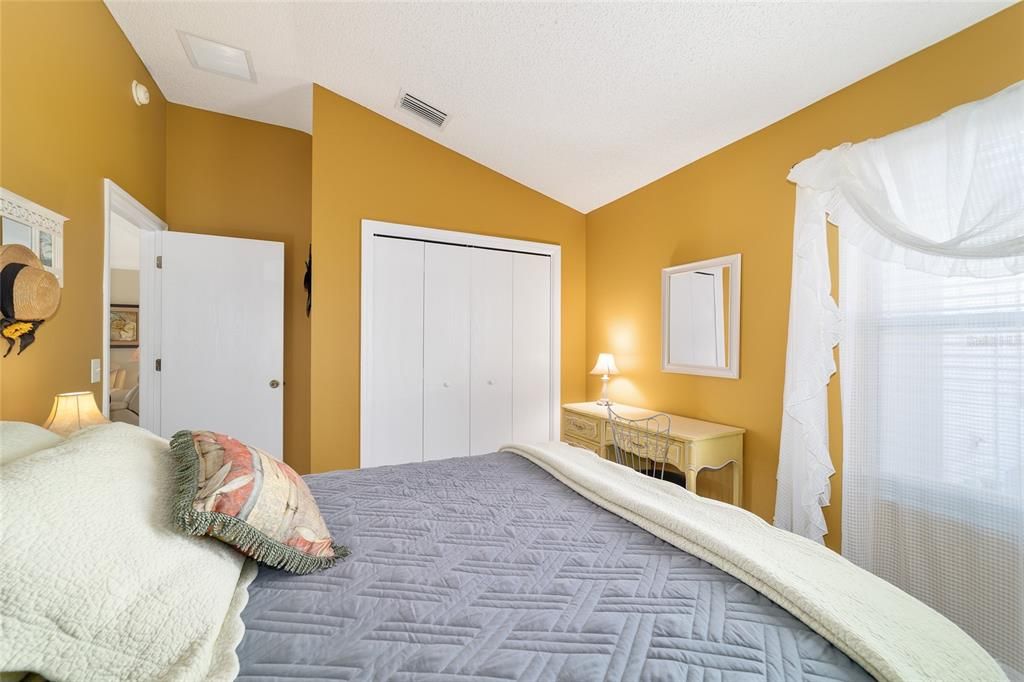 For Sale: $299,900 (2 beds, 2 baths, 1165 Square Feet)