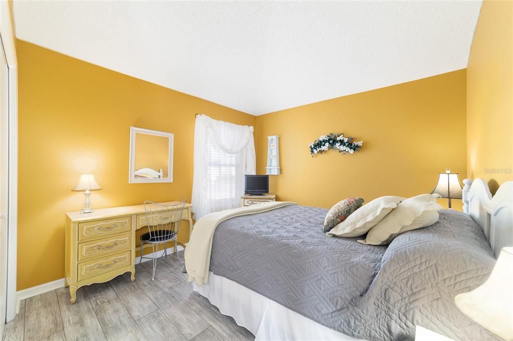 For Sale: $299,900 (2 beds, 2 baths, 1165 Square Feet)