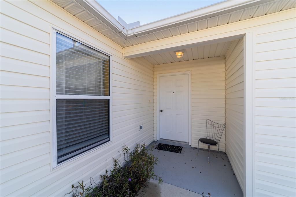 For Sale: $299,900 (2 beds, 2 baths, 1165 Square Feet)