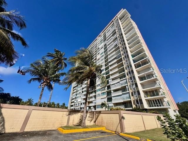 Active With Contract: $279,000 (1 beds, 1 baths, 798 Square Feet)