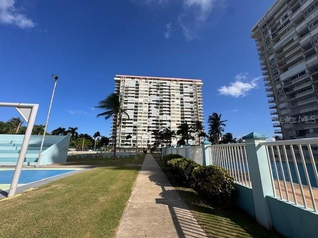 Active With Contract: $279,000 (1 beds, 1 baths, 798 Square Feet)