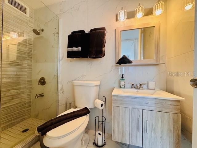 Active With Contract: $279,000 (1 beds, 1 baths, 798 Square Feet)