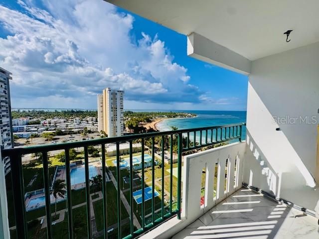 Active With Contract: $279,000 (1 beds, 1 baths, 798 Square Feet)