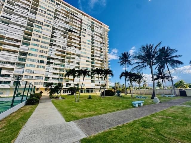 Active With Contract: $279,000 (1 beds, 1 baths, 798 Square Feet)