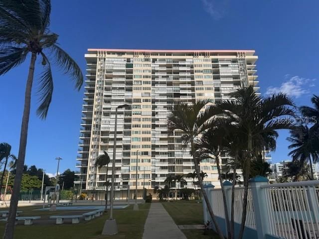 Active With Contract: $279,000 (1 beds, 1 baths, 798 Square Feet)