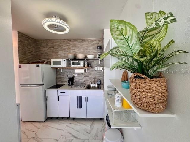 Active With Contract: $279,000 (1 beds, 1 baths, 798 Square Feet)