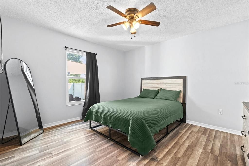 Под контрактом: $290,000 (3 спален, 2 ванн, 1053 Квадратных фут)