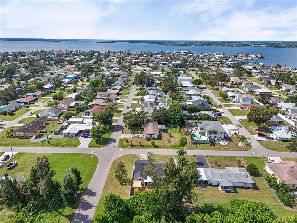 Под контрактом: $290,000 (3 спален, 2 ванн, 1053 Квадратных фут)