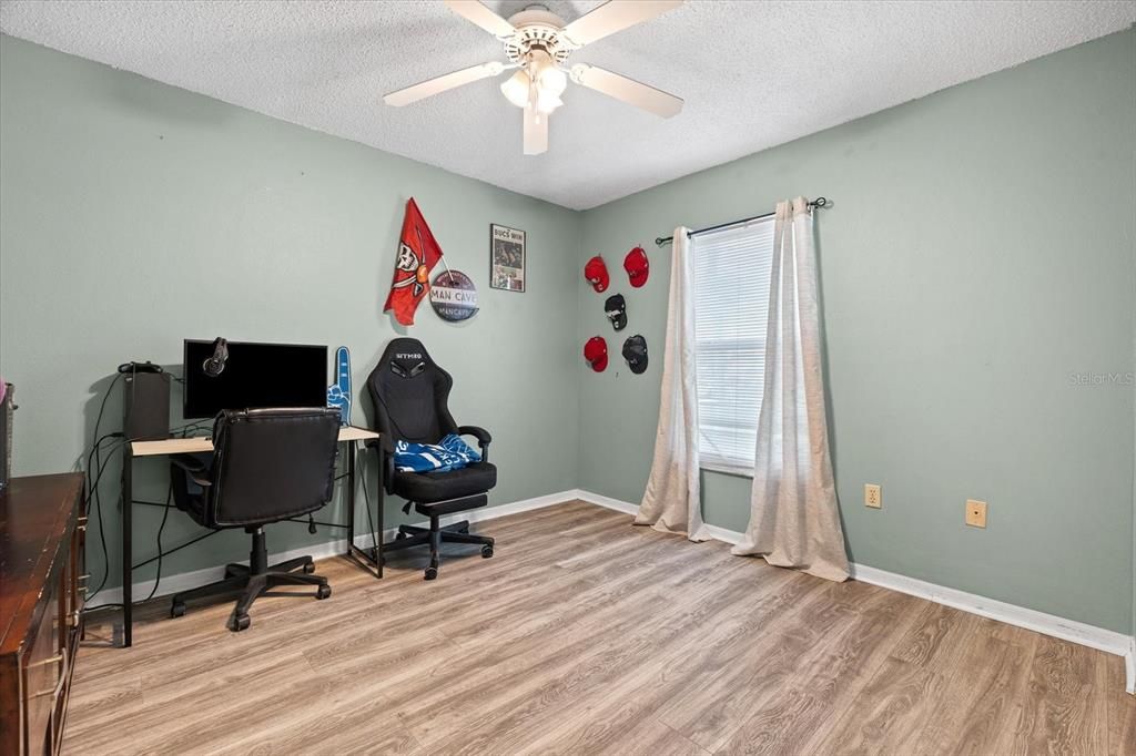 Под контрактом: $290,000 (3 спален, 2 ванн, 1053 Квадратных фут)