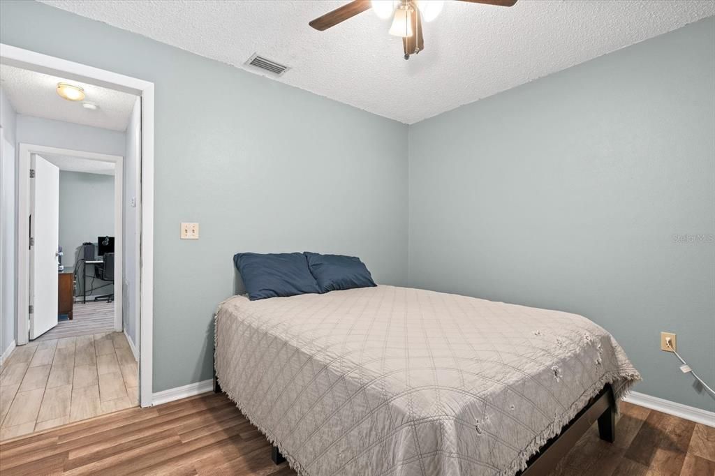 Под контрактом: $290,000 (3 спален, 2 ванн, 1053 Квадратных фут)