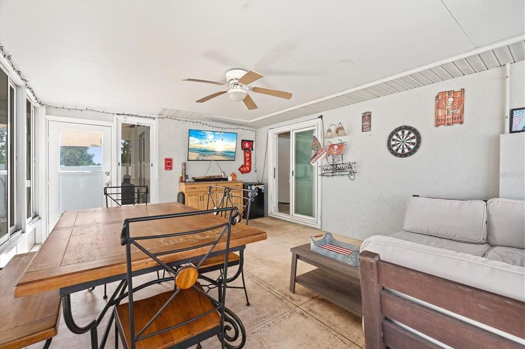 Под контрактом: $290,000 (3 спален, 2 ванн, 1053 Квадратных фут)