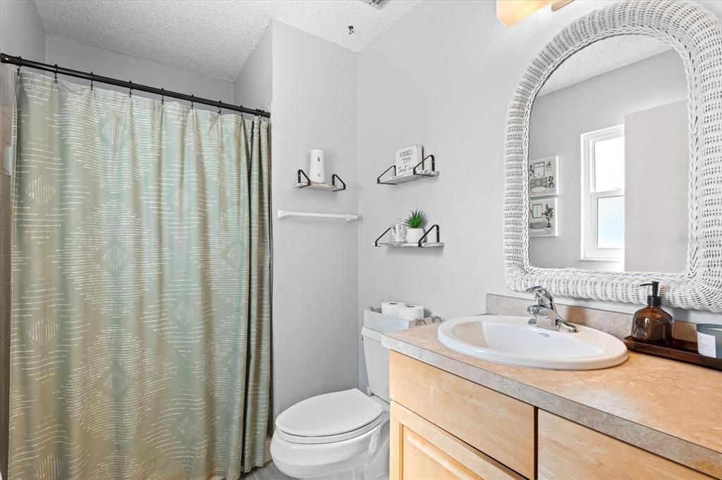 Под контрактом: $290,000 (3 спален, 2 ванн, 1053 Квадратных фут)