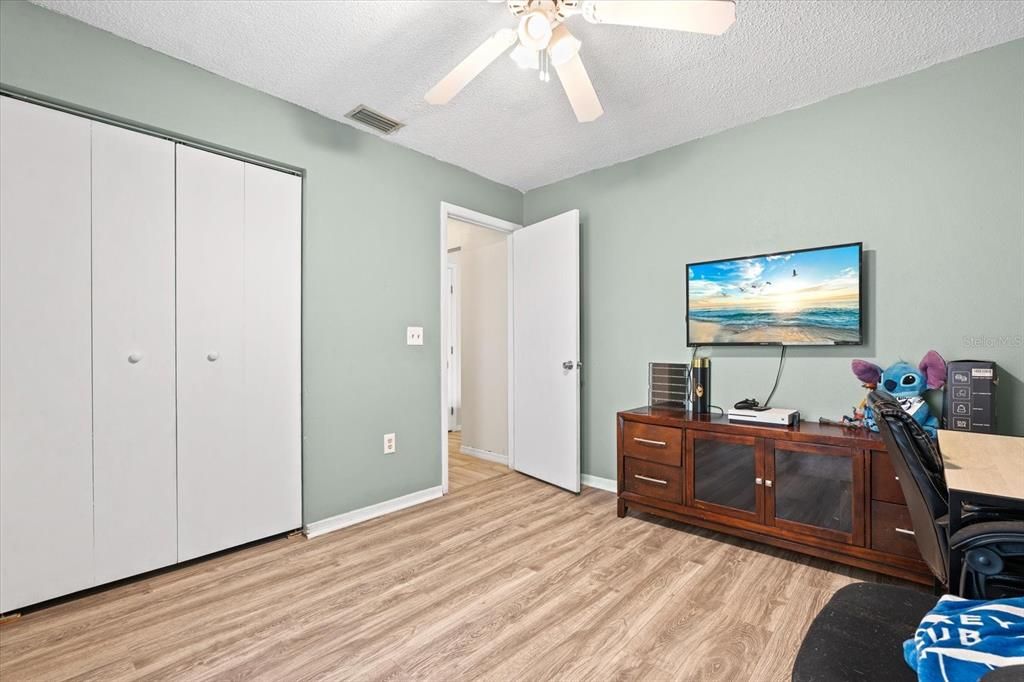 Под контрактом: $290,000 (3 спален, 2 ванн, 1053 Квадратных фут)