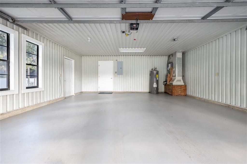 Под контрактом: $360,000 (3 спален, 2 ванн, 2052 Квадратных фут)