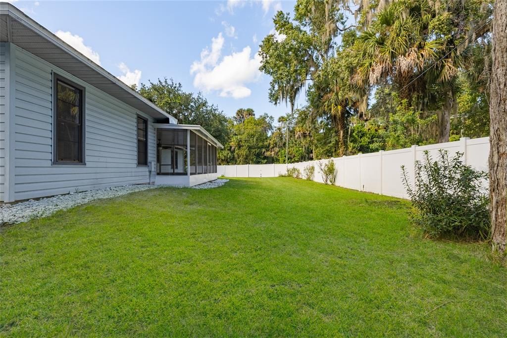 Под контрактом: $360,000 (3 спален, 2 ванн, 2052 Квадратных фут)