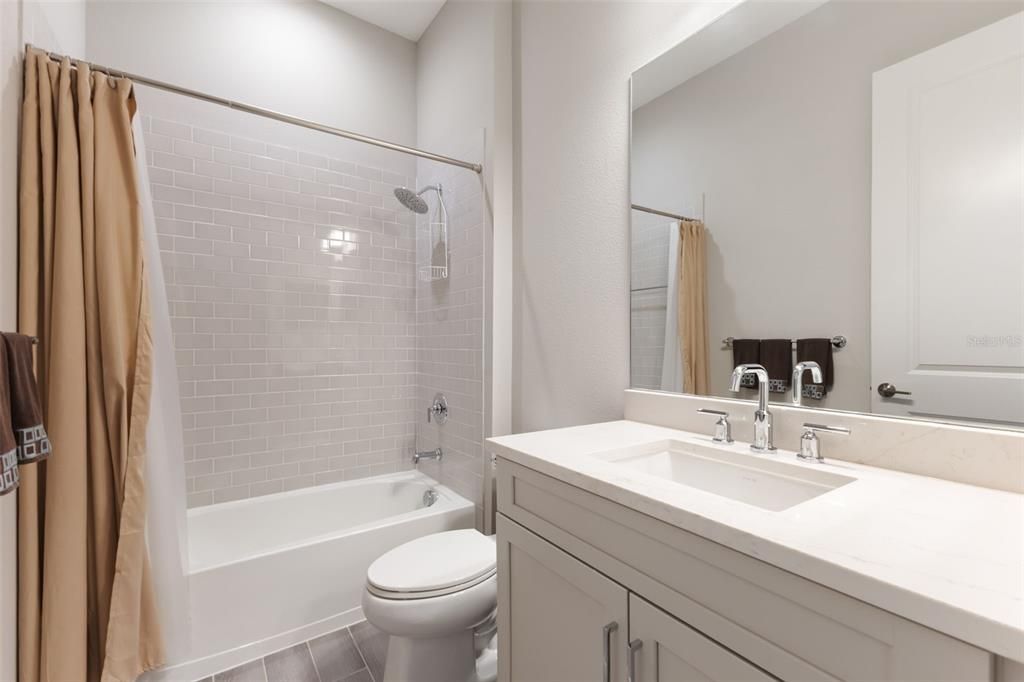 Под контрактом: $885,000 (3 спален, 3 ванн, 2708 Квадратных фут)