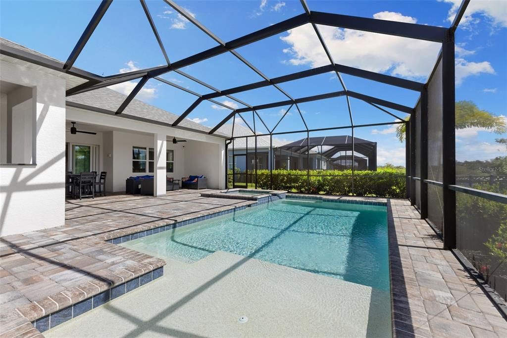 Под контрактом: $885,000 (3 спален, 3 ванн, 2708 Квадратных фут)