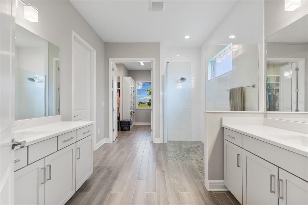 Под контрактом: $885,000 (3 спален, 3 ванн, 2708 Квадратных фут)