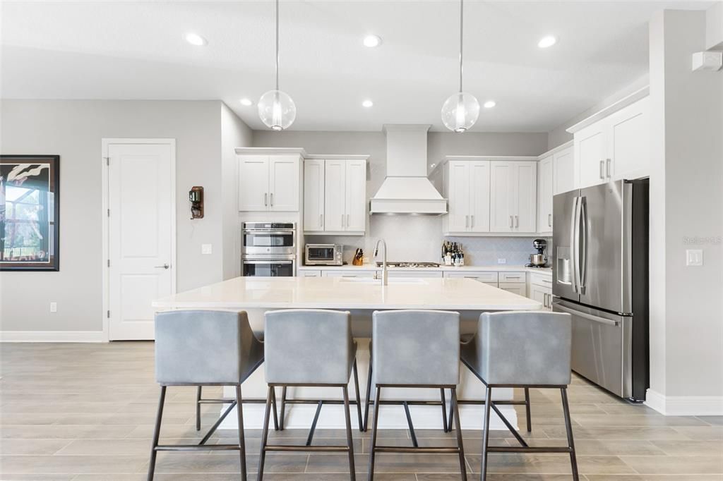 Под контрактом: $885,000 (3 спален, 3 ванн, 2708 Квадратных фут)