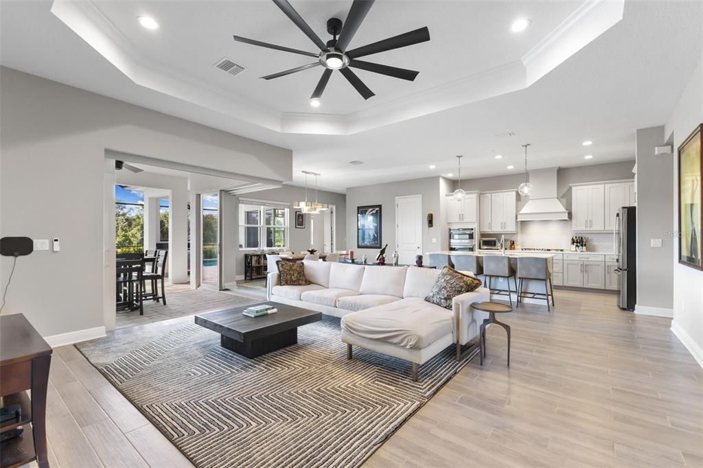 Под контрактом: $885,000 (3 спален, 3 ванн, 2708 Квадратных фут)