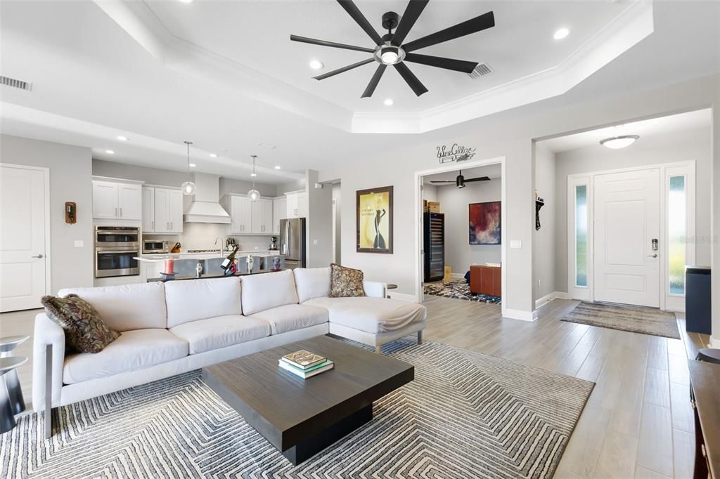 Под контрактом: $885,000 (3 спален, 3 ванн, 2708 Квадратных фут)