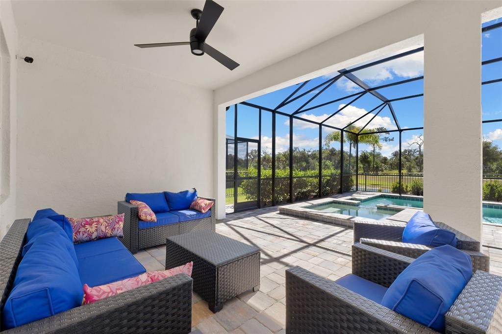 Под контрактом: $885,000 (3 спален, 3 ванн, 2708 Квадратных фут)