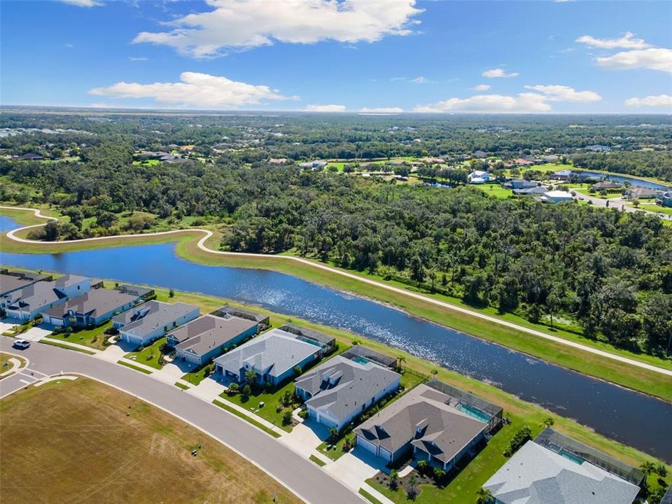 Под контрактом: $885,000 (3 спален, 3 ванн, 2708 Квадратных фут)