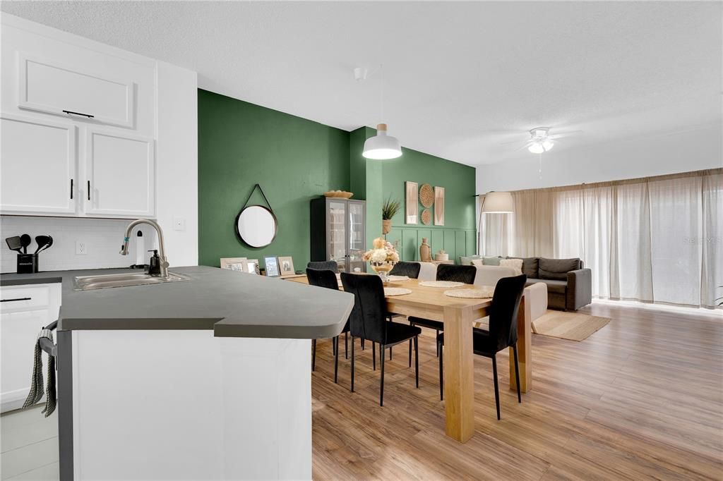 For Sale: $324,900 (3 beds, 2 baths, 1286 Square Feet)