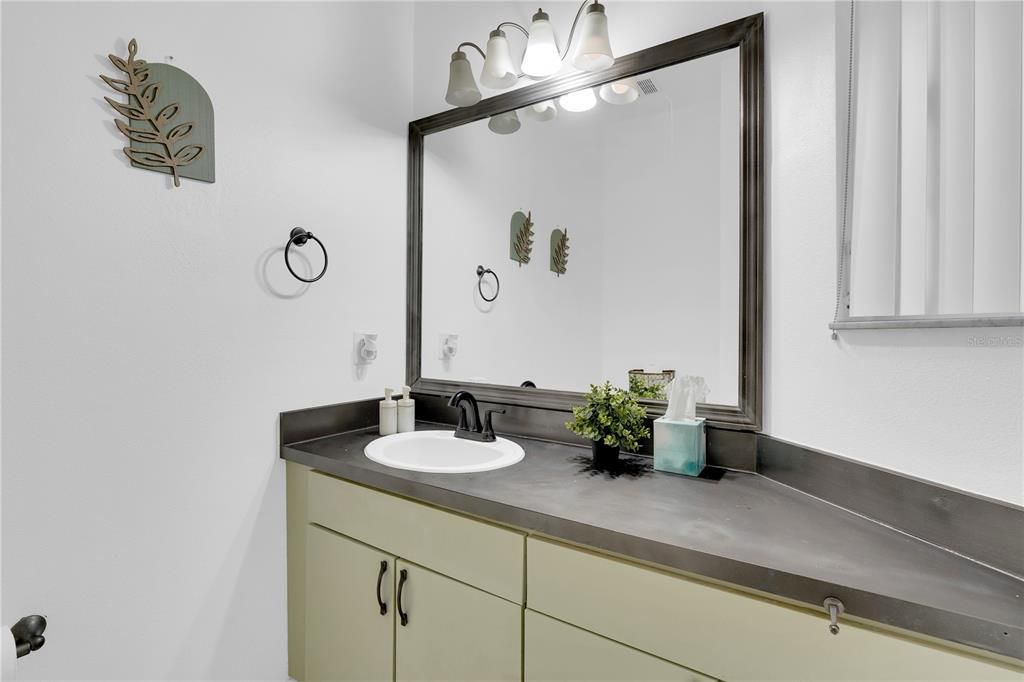 For Sale: $324,900 (3 beds, 2 baths, 1286 Square Feet)