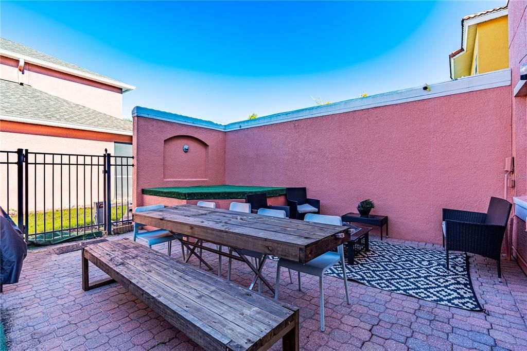For Sale: $324,900 (3 beds, 2 baths, 1286 Square Feet)