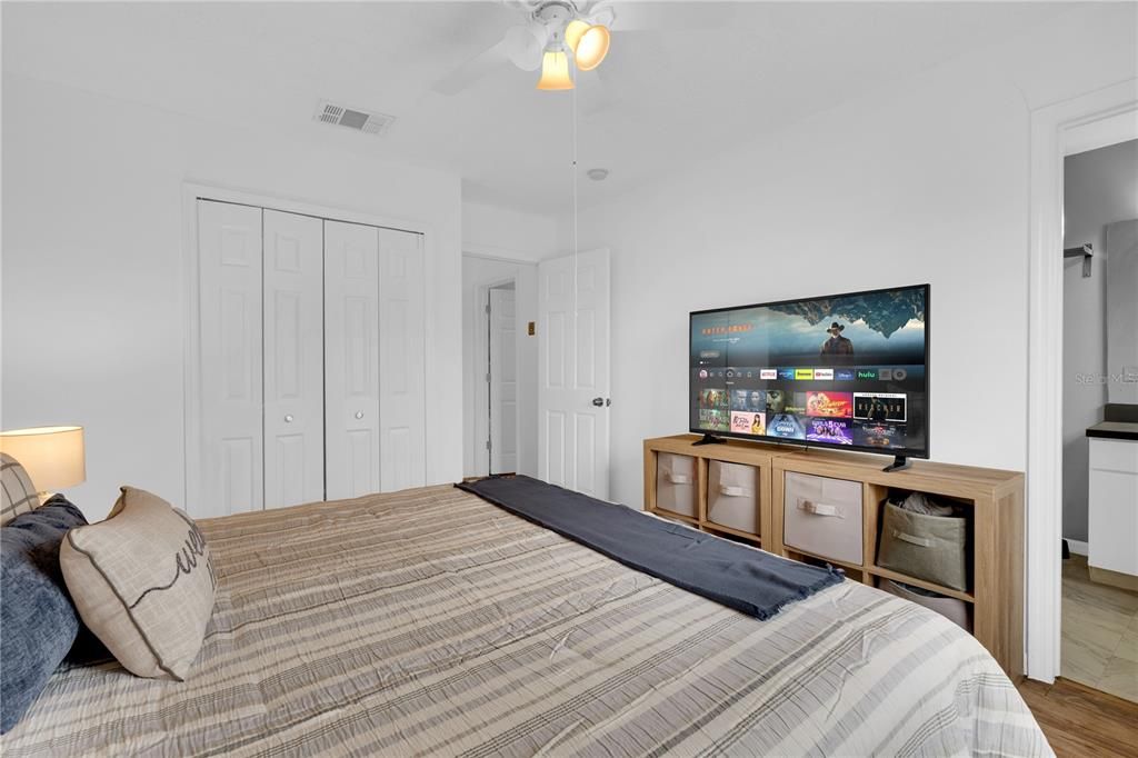 For Sale: $324,900 (3 beds, 2 baths, 1286 Square Feet)