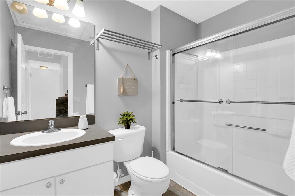 For Sale: $324,900 (3 beds, 2 baths, 1286 Square Feet)