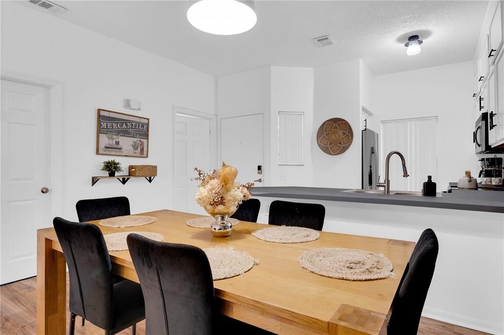 For Sale: $324,900 (3 beds, 2 baths, 1286 Square Feet)