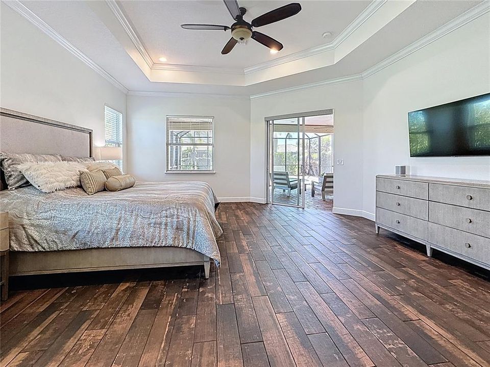 Под контрактом: $1,095,000 (5 спален, 4 ванн, 3892 Квадратных фут)