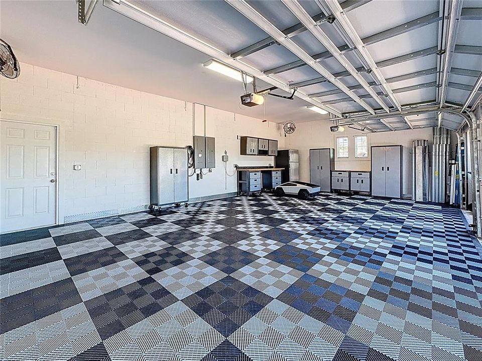 Под контрактом: $1,095,000 (5 спален, 4 ванн, 3892 Квадратных фут)