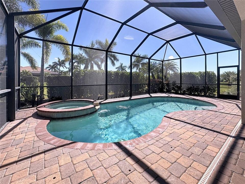 Под контрактом: $1,095,000 (5 спален, 4 ванн, 3892 Квадратных фут)