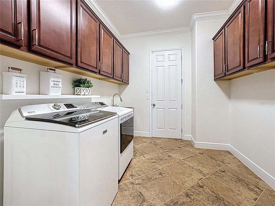 Под контрактом: $1,095,000 (5 спален, 4 ванн, 3892 Квадратных фут)