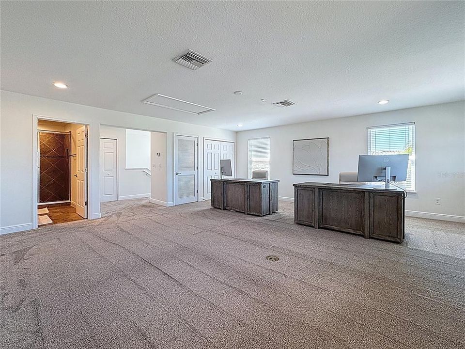 Под контрактом: $1,095,000 (5 спален, 4 ванн, 3892 Квадратных фут)