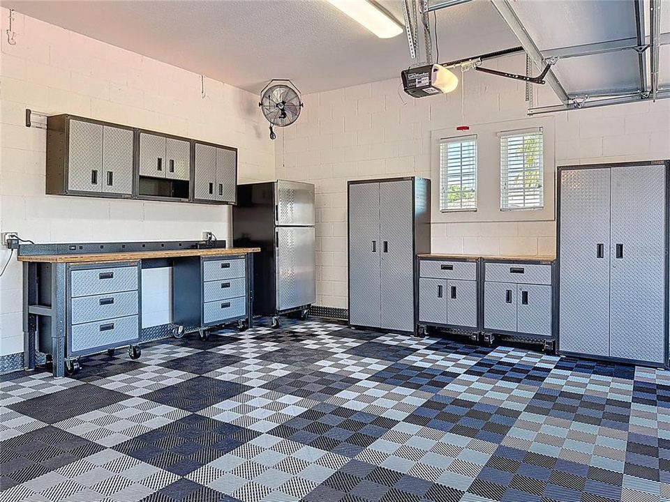 Под контрактом: $1,095,000 (5 спален, 4 ванн, 3892 Квадратных фут)