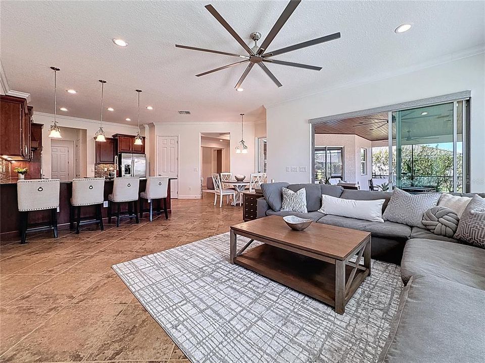 Под контрактом: $1,095,000 (5 спален, 4 ванн, 3892 Квадратных фут)